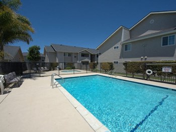 Swimming Pool | Vizcaya Apartment Homes in Santa Maria, CA
